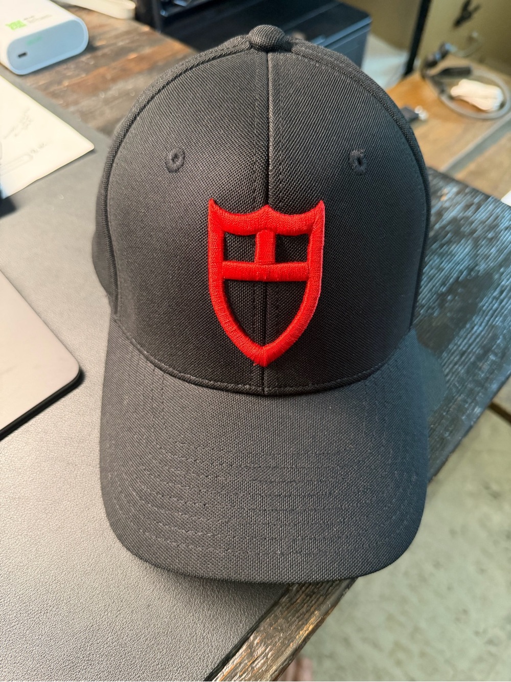 Tudor Black hat with Logo - New